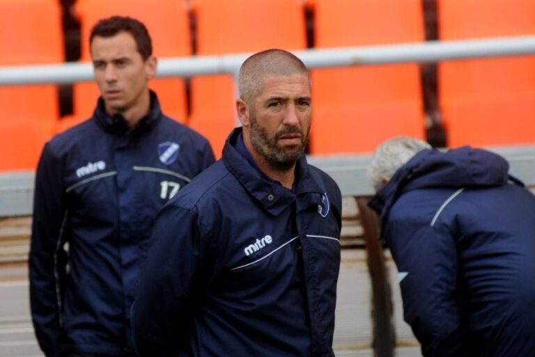 El equipo del piquense «Buli» Giganti, Estudiantes (BA) derrotó a Temperley y es líder de su zona