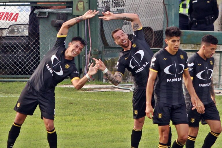 Federal «A»: Ferro la pasó muy mal y cayó por goleada frente a Deportivo Madryn