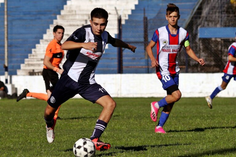 Divisiones Inferiores: Estudiantil pisó fuerte en el “Volcán” de Barrio Pacífico y ganó en las dos categorías