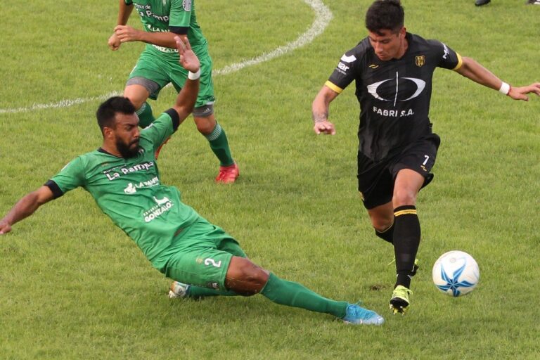 Torneo Federal A: «Este es un equipo nuevo que de a poco se va a ir soltando, creo que vamos por buen camino», expresó el defensor de Ferro de Pico