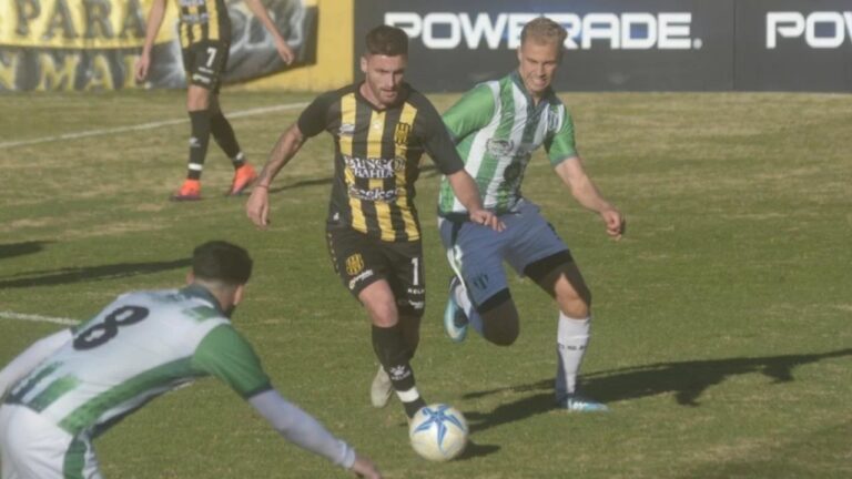 TORNEO FEDERAL «A»: El piquense Federico Vasilchick continúa encendido: Esta vez le marcó un doblete a Olimpo de Bahía Blanca