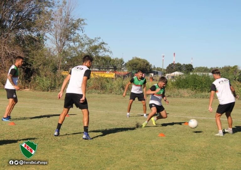 TORNEO FEDERAL «A»: Ferro continúa con los entrenamientos de cara al partido frente a Huracán de Las Heras