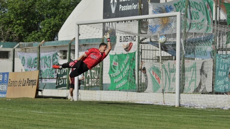 TORNEO FEDERAL «A»: En un duelo «clave», Ferro le ganó agónicamente a Sansinena y se metió en puestos de clasificación