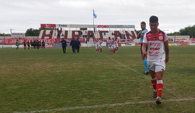 ESCÁNDALO EN EL FEDERAL «A»: Integrante del cuerpo técnico de Ferro habría resultado herido tras disparos en la tribuna de Huracán Las Heras