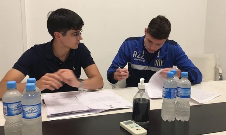 El juvenil piquense Tomás Palacios firmó su primer contrato con Talleres de Córdoba