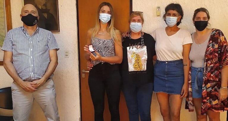 Entregaron un reconocimiento a la voleibolista trenelense Balbanera Ulla, la «panterita» que hizo podio en Colombia