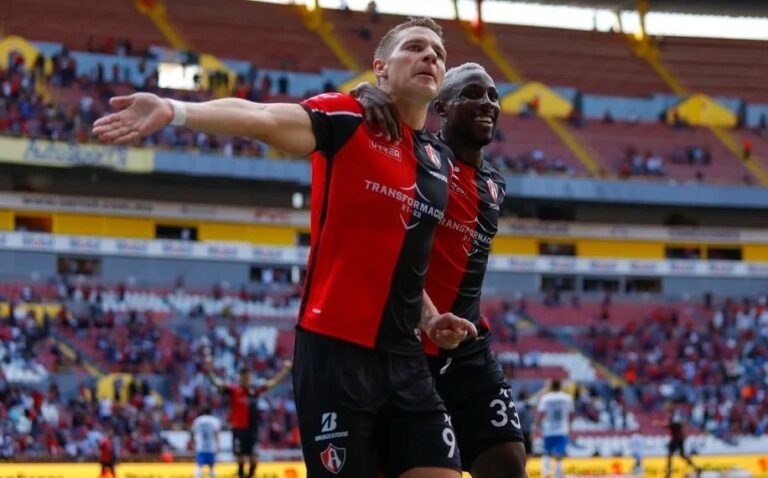 La histórica marca que el goleador pampeano Julio Furch podría imponer con Atlas en el fútbol de México