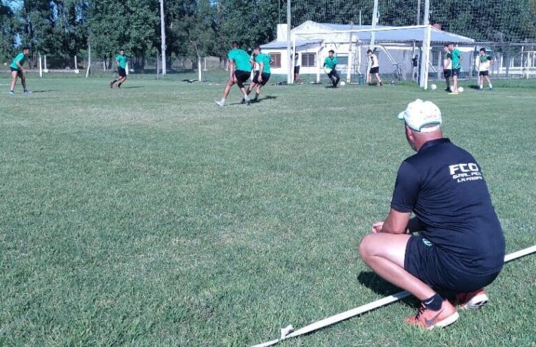 Ferro palpita el debut frente a Deportivo Mac Allister: «Debutar de local es importante, será un partido parejo»
