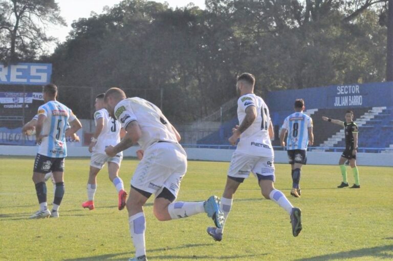 El delantero pampeano Nicolás Servetto podría llegar al fútbol de Colombia