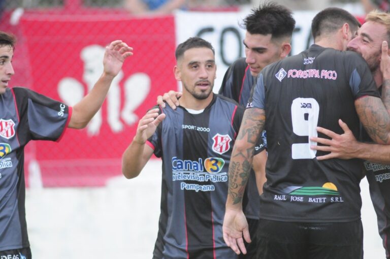 TORNEO PROVINCIAL DE FÚTBOL: Costa Brava no tuvo piedad, le hizo seis goles a Deportivo Alpachiri y logró la tan ansiada clasificación a cuartos de final