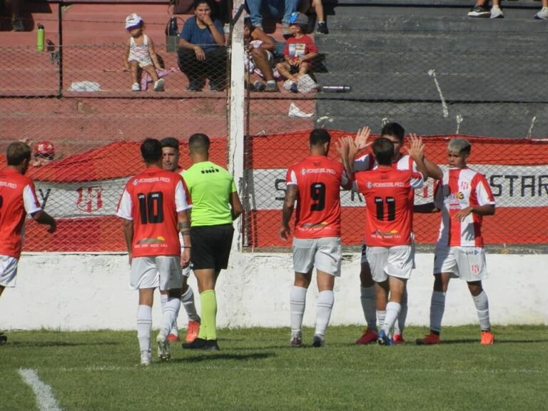 PROVINCIAL DE FÚTBOL: Costa Brava se trajo un empate valioso de Santa Rosa y Rácing se quedó con el clásico de Castex
