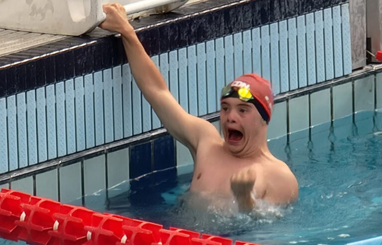 ¡CONTINÚAN LOS ÉXITOS!: ¡Bauti Bal se consagró campeón nacional en los 200 metros combinados y se trae medalla de oro para General Pico!