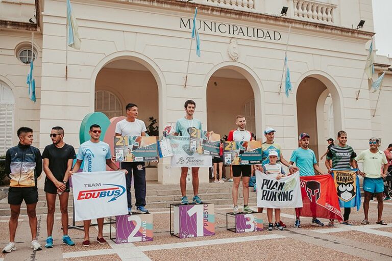 Más de 400 runners y atletas federados disfrutaron de la primera Media Maratón en General Pico: Mirá quienes fueron los ganadores y las mejores imágenes