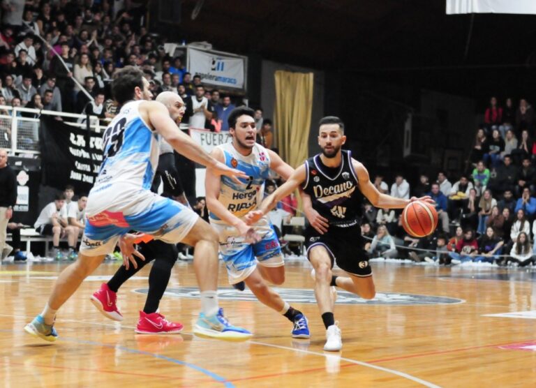 Liga Federal de Básquet: Pico ganó y este lunes se define la serie en el Parque «Angel Larrea»