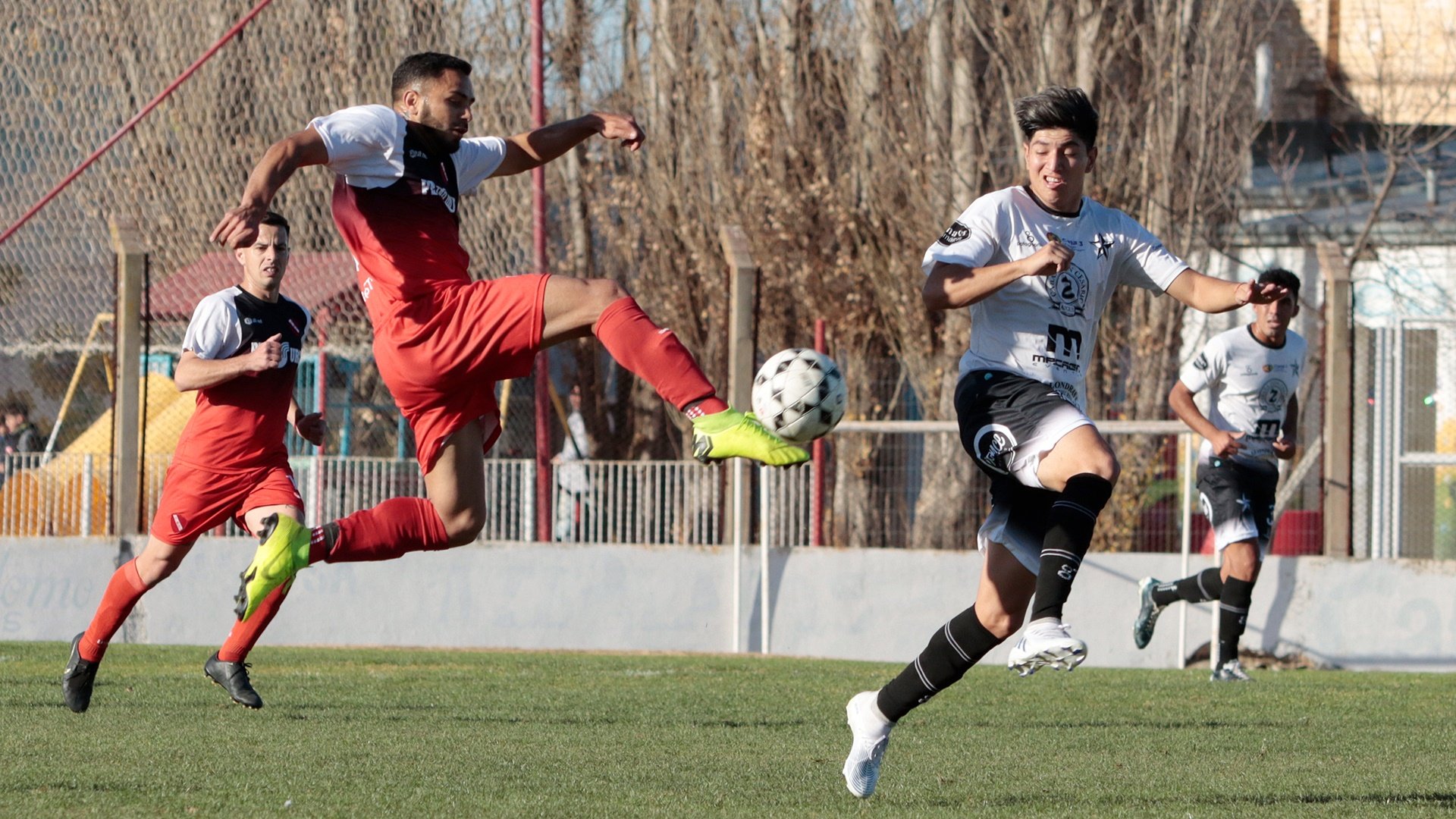 Liga Pampeana: Empate en la Villa Sportiva y goleada del “verde” alvearense