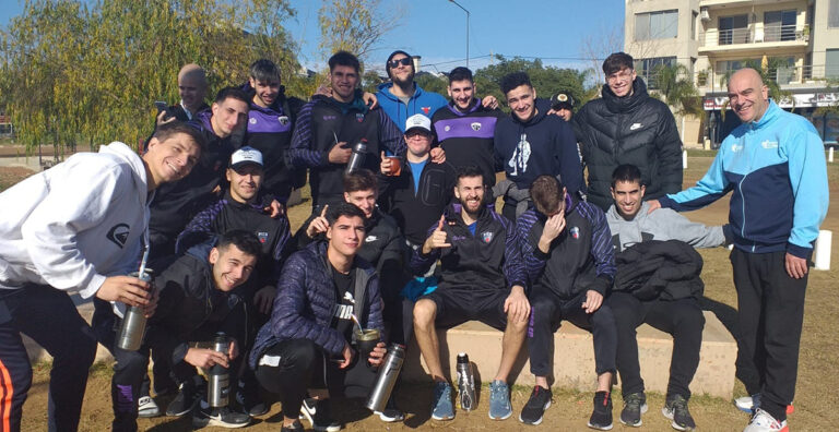 ¡HERMOSA POSTAL BIEN ‘DECANA’!: El plantel de Pico FBC ya está en Entre Ríos preparando la gran final frente a «La Unión» de Colón