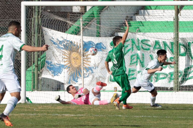 TORNEO FEDERAL «A»: En el debut de Pontiroli, Ferro hizo un enorme primer tiempo y le ganó con autoridad a Desamparados en «El Coloso»
