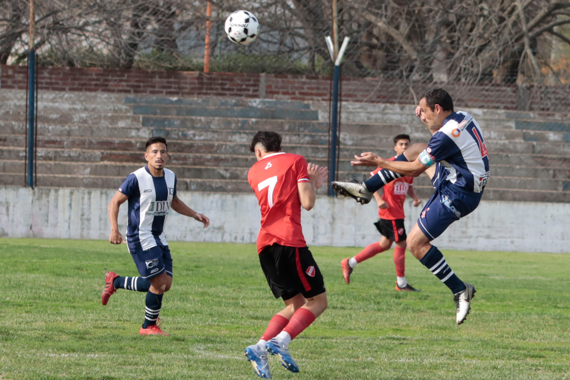 PRIMERA B: Pico FBC y Cultural Argentino ganaron y pasaron a semifinales, Deportivo Ranqueles fue goleado y eliminado