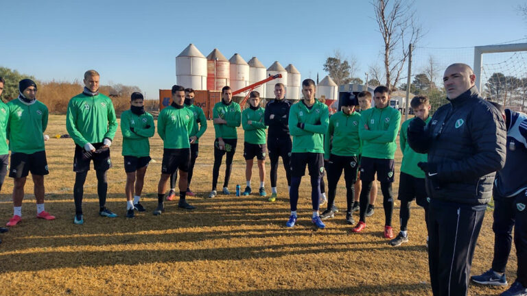 Con varios lesionados, Ferro entrenó y viaja esta noche a Viedma para enfrentar a Sol de Mayo