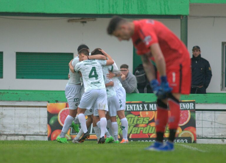 TORNEO FEDERAL «A»: En un final vibrante, Ferro le ganó agónicamente a Sansinena y sumó tres puntos de «oro» en «El Coloso»