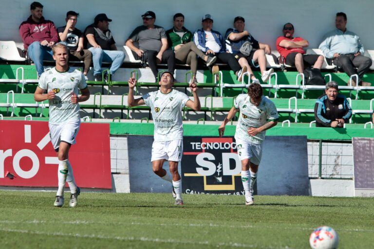 TORNEO FEDERAL «A»: Tras el empate de Camioneros y Desamparados, Ferro logró mantener la categoría