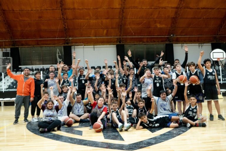 El equipo de básquet para personas con síndrome de Down continúa entrenando para el «BAS 21»