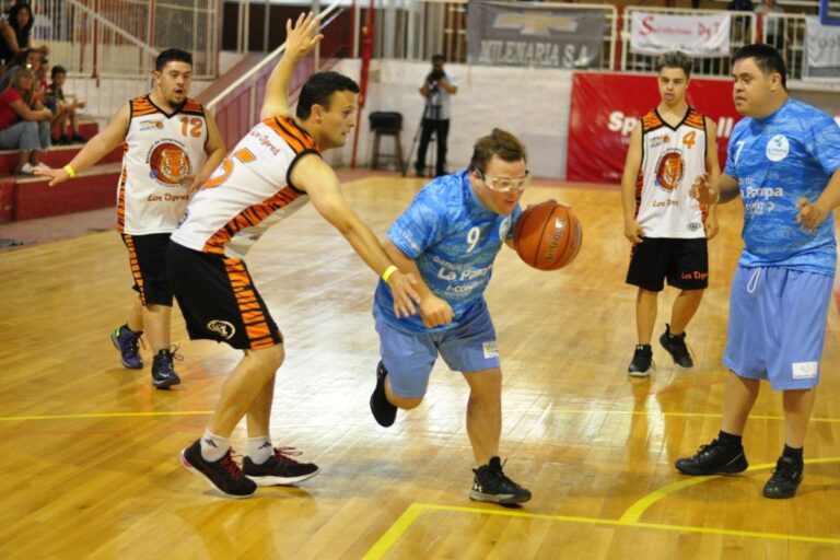 BAS21: Debutó «Par 21» en el Gigante de la Avenida