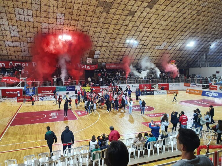 Multan a Sportivo Independiente por uso de bengala en el Gigante de la Avenida:  «La Federación no tiene injerencia en la sanción» aseguró el presidente de la Federación de Básquet, Germán Ordoñez