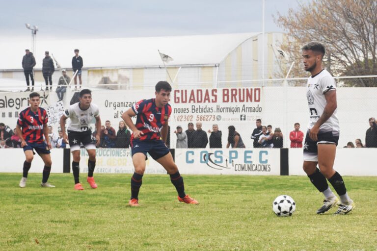 Racing de Castex y Alvear FBC comienzan a su serie en el Regional Amateur