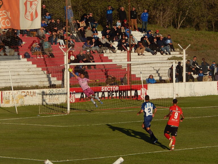 Liga Pampeana: Independiente ganó y volvió a la cima del Apertura