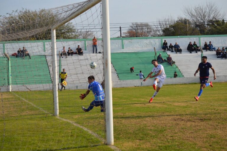 Persia y sus goles le dieron un triunfo vital a Ferro en el Federal «A»