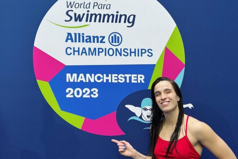 Anita Pellitero irrumpió entre las nadadoras chinas y se subió a su primer podio en el Mundial de Manchester