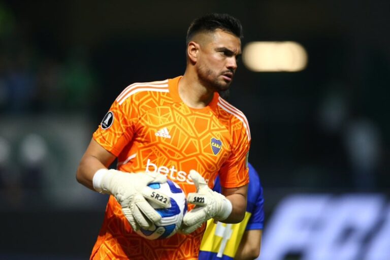 «Gigante, Chiquito»: Romero tapó 2 penales y Boca vuelve a una final de Copa Libertadores