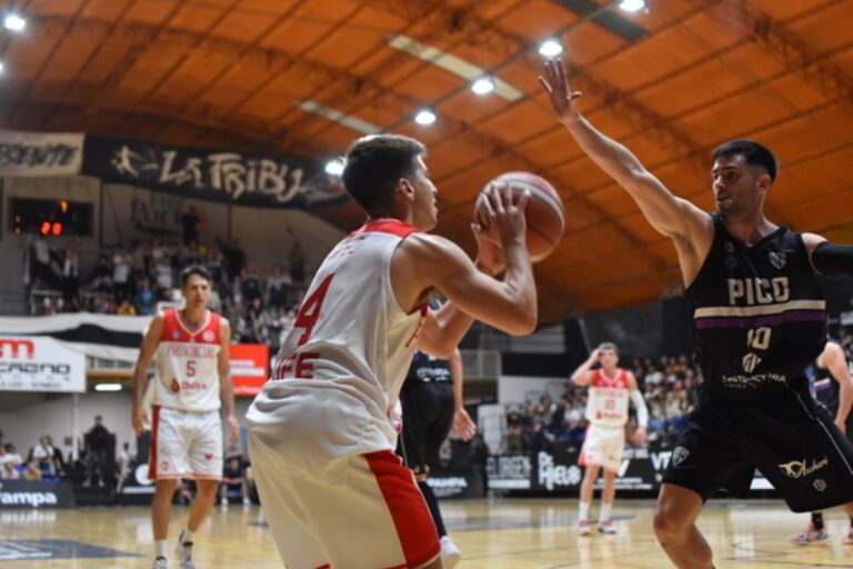 Pico FBC ilusiona a su gente con otra gran victoria en el Parque Larrea