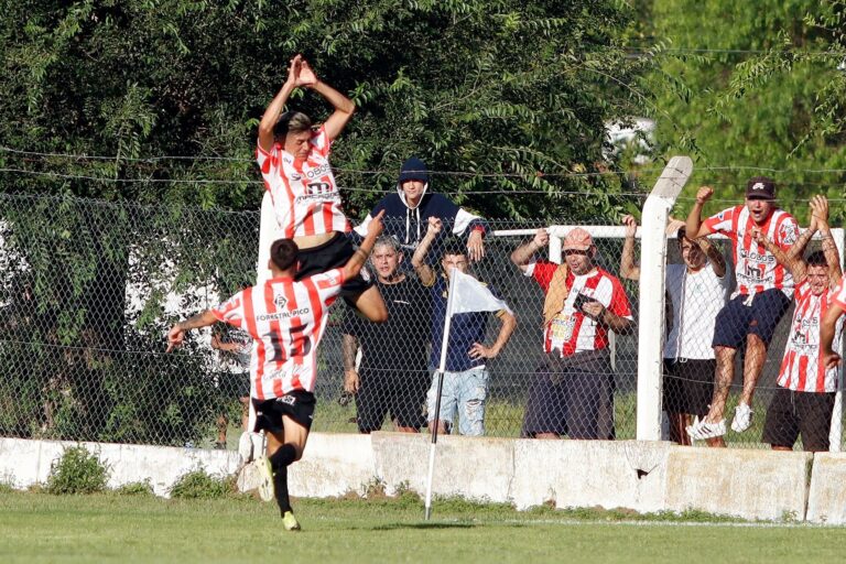 Festejado triunfo de Costa en la cancha de Pico FBC: hubo 4 expulsados, 2 penales y 3 goles