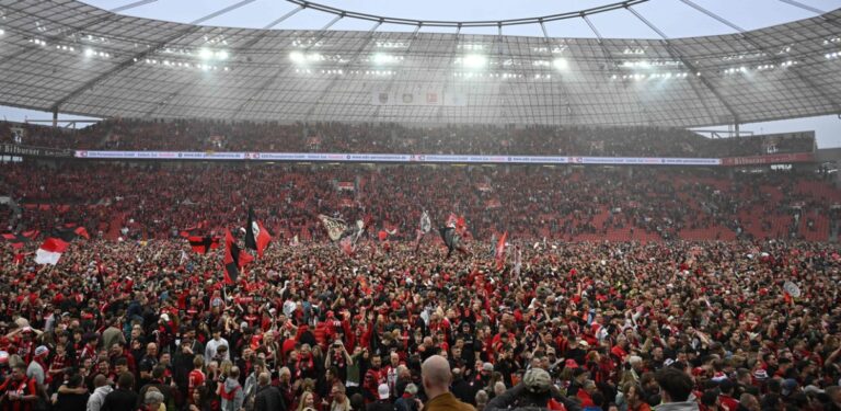 Histórico festejo del Bayern Leverkusen en Alemania: logró su primera Bundesliga y su gente copó el Bay Arena
