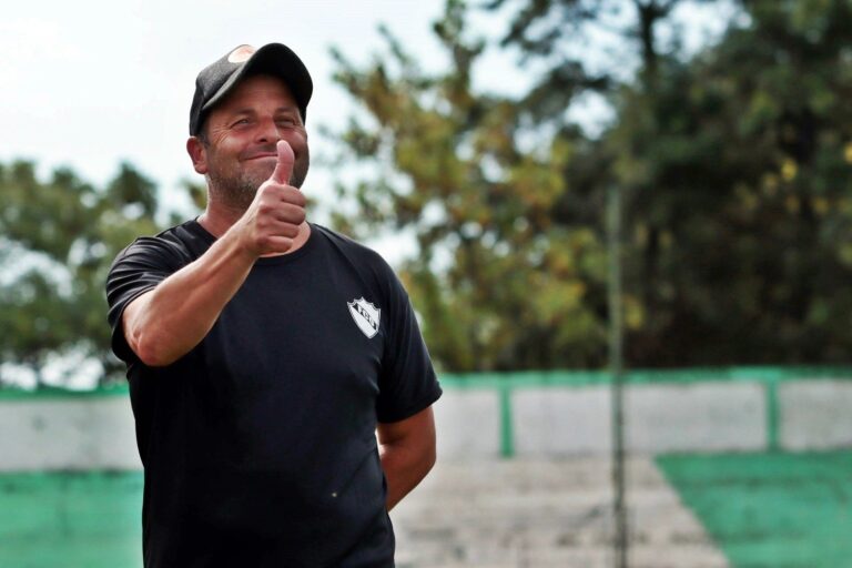 «Estamos contentos con el arranque, pero hay mucho que mejorar», dijo el DT de Ferro de Pico tras el triunfo en Esteban Echeverría