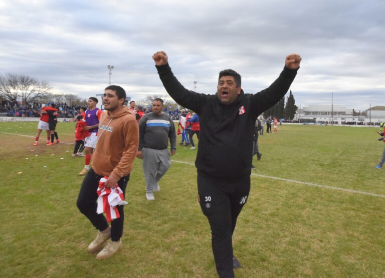 «No es fácil mantener a los jugadores al 100% para poder luchar arriba porque hay una liga cada vez más competitiva», manifestó Chap, DT del ganador del Apertura