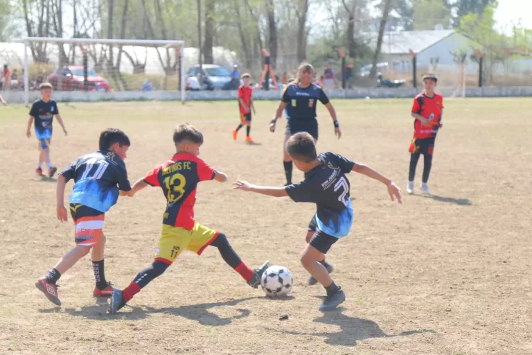 Comenzó el encuentro de fútbol infantil «Entre Barrios GP» en General Pico