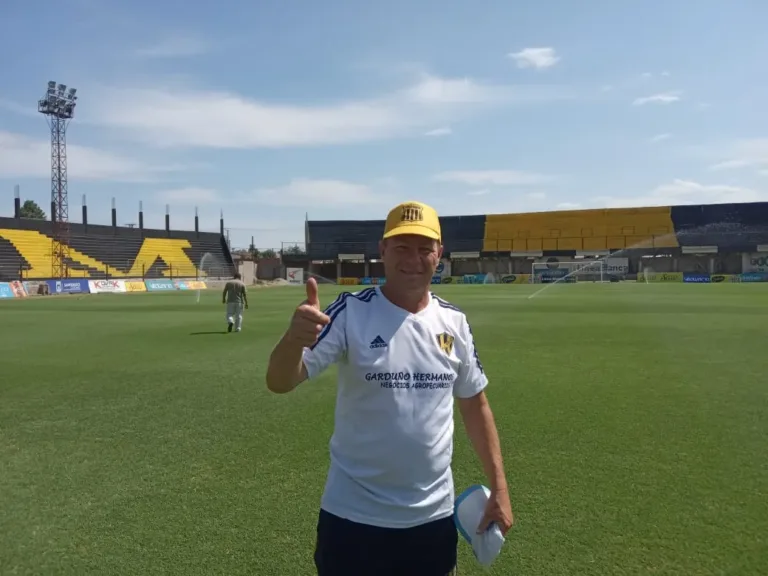 Elvio ‘Ruso’ Pérez: el guardián de los campos de fútbol en La Pampa