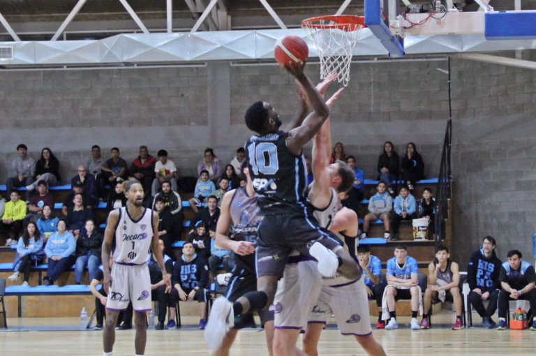 «Hispano Americano golpea primero: Pico FBC cae 93-82 y buscará forzar un tercer juego en casa»