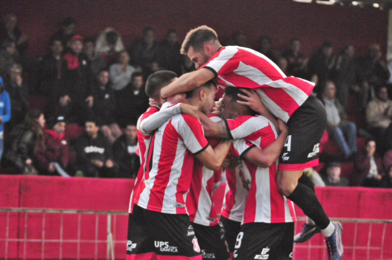 Costa Brava goleó a Argentino y festejó su primera victoria en el Federal A