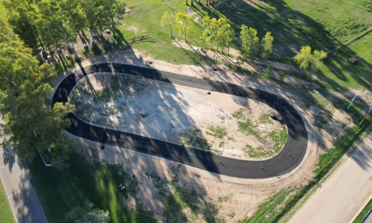 Villa Mirasol inauguró la primera pista de patín carrera con medidas oficiales en La Pampa