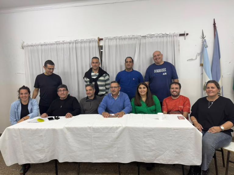 Walter Gonzalo asume la presidencia de Ferro de Pico