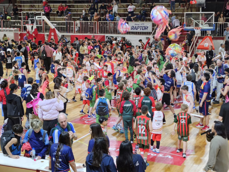Una verdadera fiesta del básquet: El «Diablito 2025» convocó a más de 500 chicos en Sportivo Independiente
