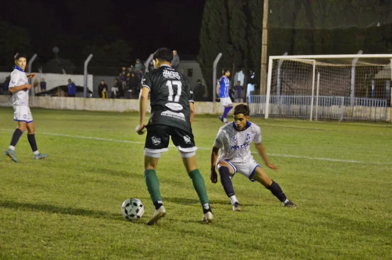 Torneo Regional Amateur: Alvear FBC fue efectivo y le ganó a Ferro