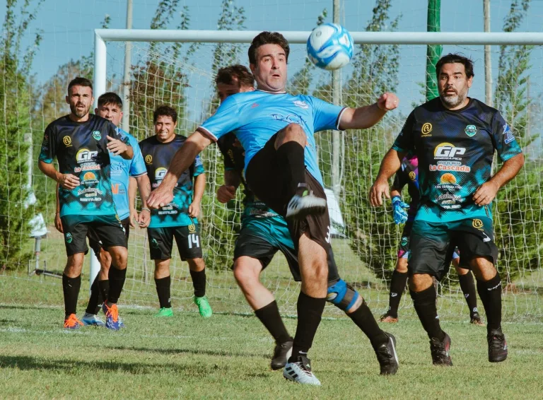 «Torneo Entre Amigos»: goleadas, empates y tablas al rojo vivo