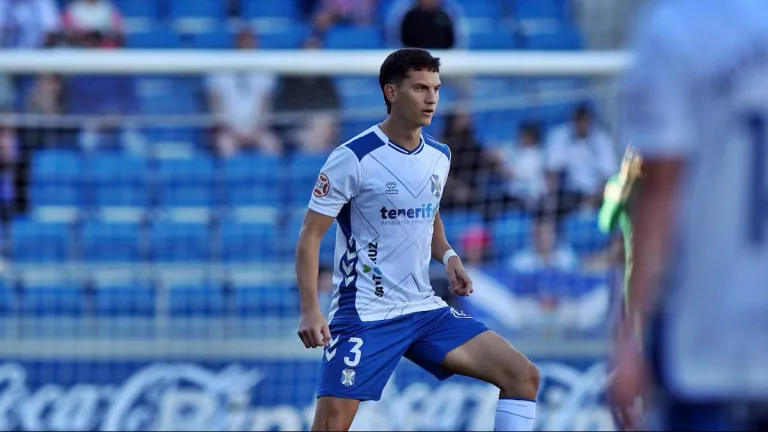 El piquense Facundo Agüero puso fin a una larga inactividad y debutó en el Tenerife de España