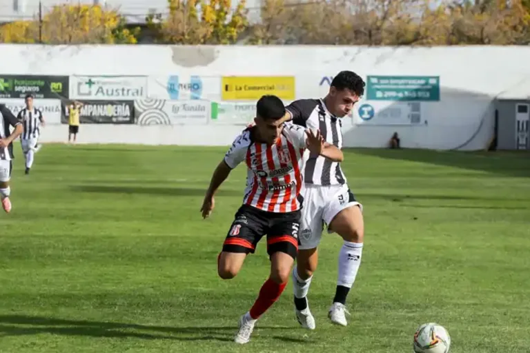 Torneo Federal A: Costa Brava rescató un valioso empate frente a Cipolletti en un partido accidentado