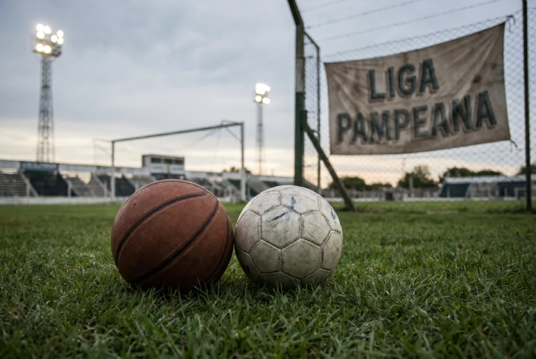 Superdomingo deportivo: Pico FBC busca la hazaña en Colón, Costa Brava se presenta en Mendoza por el Federal A y habrá acción total en la Liga Pampeana